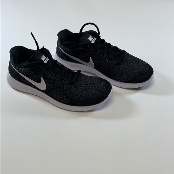 Nike Shoes - Nike Women’s Free RN (Size 6) P006